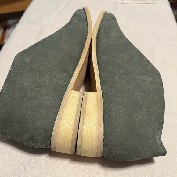 Journey Collection Women’s faux suede slip on D’Orsay shoes size 8 - Picture 4 of 6